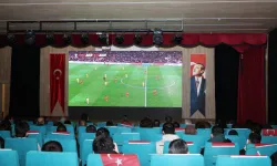 Bursa Osmangazi'de dev ekranda milli coşku