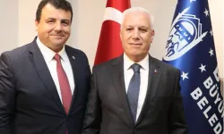 CHP'li Öztürk yoldan döndü, Büyükşehir önüne davet etti!