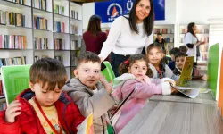 Antalya'da çocuklardan anlamlı Kütüphane Haftası ziyareti