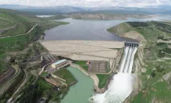 Batman Barajı'nda kontrollü su tahliyesi başladı