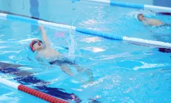 Bursa Osmangazi'de çocuklar 23 Nisan'a kulaç attı