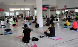 İzmir Bornova'da kadınlar yogayla güçleniyor