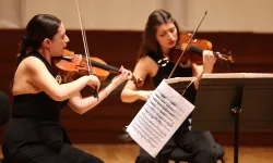 İzmir Oda Orkestrası yine ayakta alkışlandı