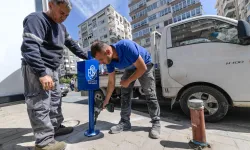 İzmir'de duraklara 3 binin üzerinde çöp kovası