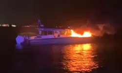 Kadıköy'de tekne yangını: 4 kişi kurtarıldı