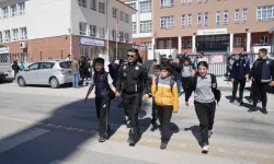 Ankara Keçiören Zabıtası'ndan öğrenci güvenliği mesaisi