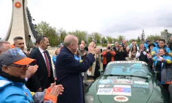 Cumhurbaşkanı Erdoğan, ralli kafilesini Külliye'den uğurladı
