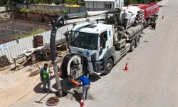 Antalya'da kanalizasyon hattı temizliği sürüyor