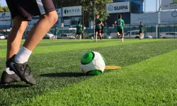 Sakarya Büyükşehir'in yenilediği zeminde ilk düdük çaldı