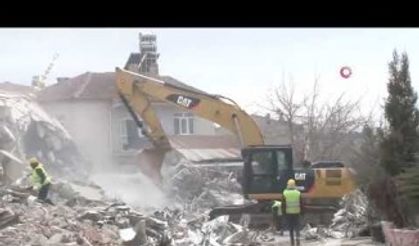 Elazığ'daki depremde hasar gören cami böyle yıkıldı