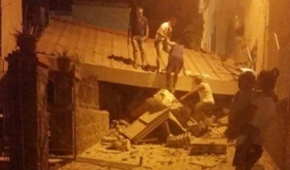 İTALYA'DA DEPREM 2 ÖLÜ 25 YARALI