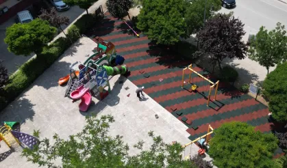 Bursa İnegöl’de 7 mahallede 22 parkın zemini yenileniyor