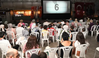 Bursa Osmangazi’de çocuklar açık hava sinemasında buluştu