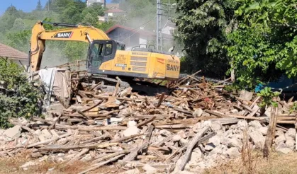 Gölcük'te riskli yapılara geçit yok!