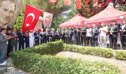 Kocaeli Bağçeşme’de protokol tam kadro şehitleri andı