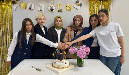 Kocaeli Beyaz Kalpler’de mezuniyet sevinci