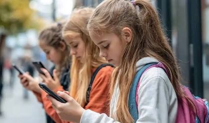 Fransa'da liselerde cep telefonu yasağı başlıyor