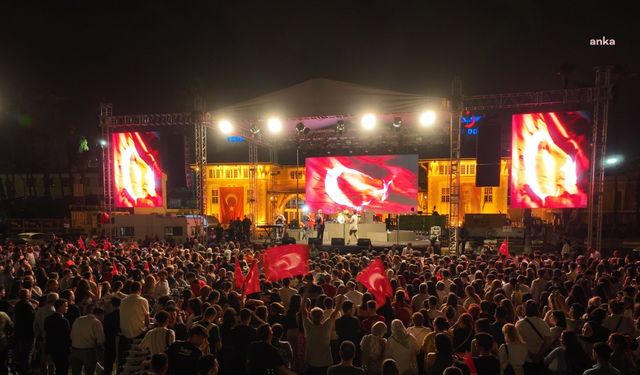 Adana’da 19 Mayıs kutlamaları, “Gripin” konseriyle zirveye ulaştı