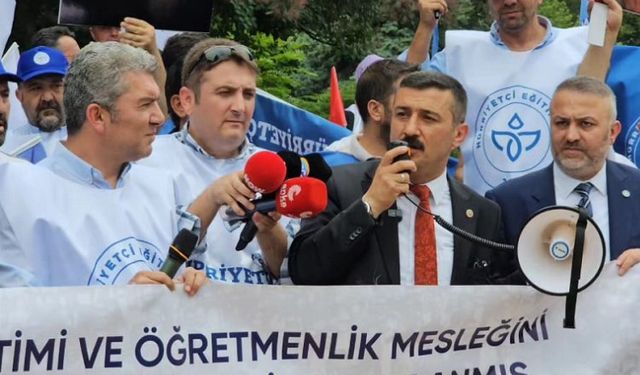 İYİ Partili Türkoğlu: Öğretmen boyun eğmez!