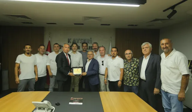 TÜRFAD Kayseri'den Büyükkılıç'a plaket