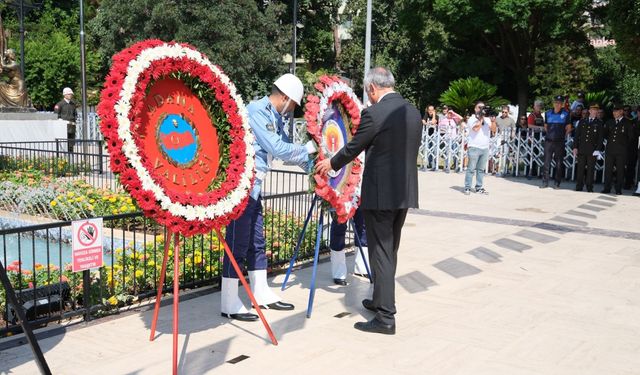 Adana Büyükşehir Belediye Başkanı Karalar: "Ulu Önder’imiz Mustafa Kemal Atatürk’e, şehitlerimize ve gazilerimize şükranlarımızı sunduk"