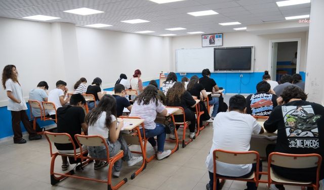 Adana Büyükşehir'in kurs merkezlerinden eğitim alan 236 öğrenci, üniversiteye yerleşti