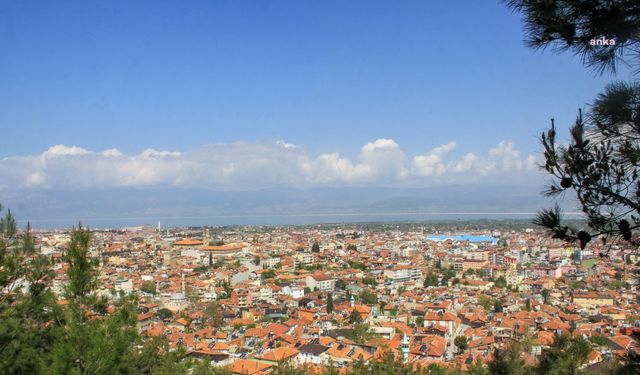 Burdur Belediye Başkanı Ercengiz: “Birçok mahallede yapılaşmaya kapatılan alanların yeniden yapılaşmaya açılabileceğini müjdelemek istiyorum”