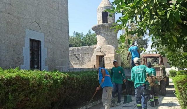 Ceyhan Belediyesi’nden tarihi Kurtkulağı Kervansarayı ve Camisi’nde bakım çalışması 