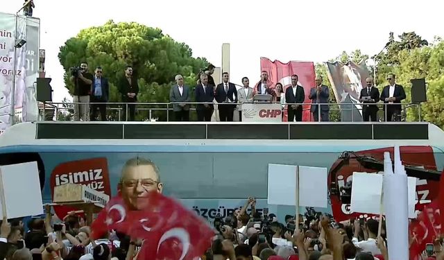 CHP Genel Başkanı Özel, Manisa'da Çiftçi Mitingi'nde konuştu: Ne yaparsa yapsın onun suni gündemine değil, sizin sorunlarınızı dile getirmeye sadık kalacağım 