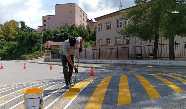 Giresun Belediyesi, eğitim öğretim dönemi öncesinde yaya geçitlerini yeniliyor