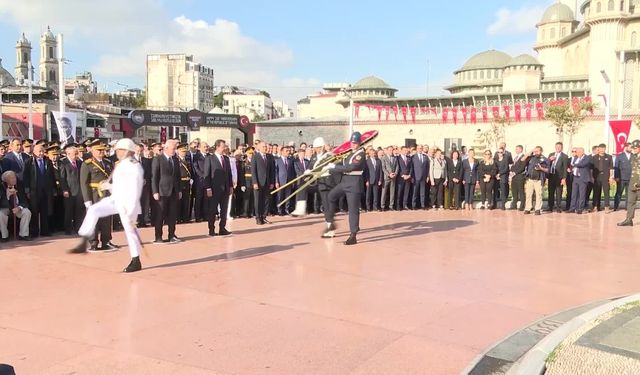 İmamoğlu: “Umuyor ve diliyorum ki sanatta, kültürde, teknolojide, sanayide kazanacağımız yeni zaferlerle atalarımıza layık bireyler oluruz”