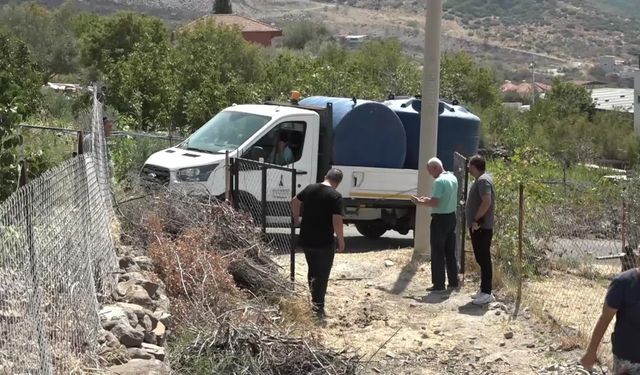 İzmir Büyükşehir Belediyesi'nden Doğançay Mahallesi'nde yangında etkilenen bahçeler için su ve tank desteği 