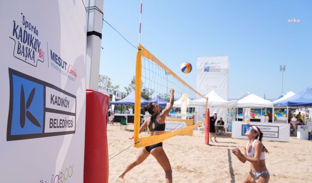 Kadıköy Belediyesi Kalamış Spor Merkezi’nde plaj voleybolu heyecanı başladı 