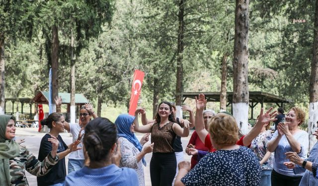 Manisa Büyükşehir ve Yunusemre Belediyeleri'nden kadınlar için Süreyya Parkı'nda renkli etkinlik