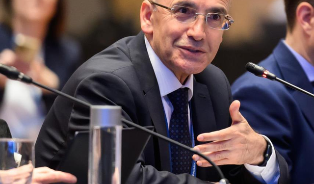 Mehmet Şimşek: "Temmuzda yıllık dış ticaret açığı bir önceki yılın aynı dönemine göre 38,7 milyar dolar geriledi"