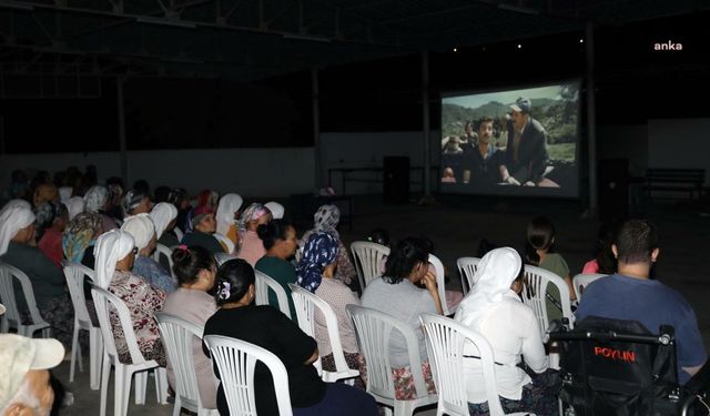 Menteşe Belediyesi'nin açık hava sinema günleri Çamoluk Mahallesi'nde başladı