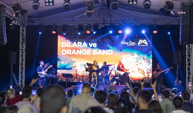 Mersin Büyükşehir Belediyesi, Zafer Bayramı coşkusunu konserlerle taçlandırdı