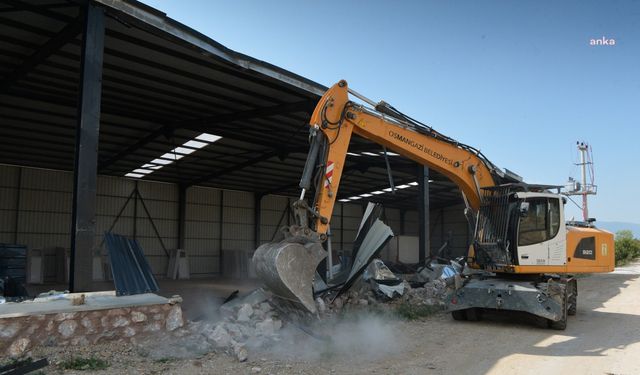 Osmangazi Belediyesi, tarım arazilerini kaçak yapılardan temizliyor