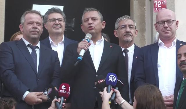 Özgür Özel: "CHP'de bir tartışma yok. Belediye başkanlarımızla etle tırnak gibiyiz"