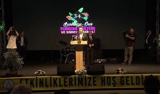 Özgür Özel: "Dilruba da bizimdir, başını örttüğü için ayrımcılığa tabi tutulan Dilara da bizimdir. CHP, tüm gençlerin partisidir"