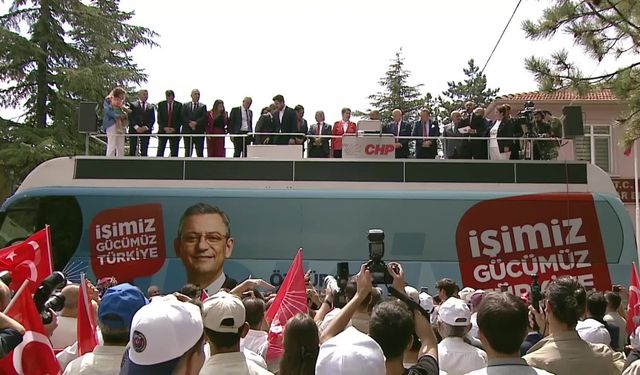 Özgür Özel Dumlupınar'da... ''Cumhuriyet’in nasıl kurulduğunun, nasıl bu savaşın kazanıldığının, ne bedeller ödendiğinin hepimiz farkındayız''