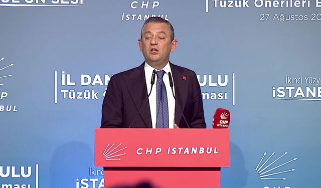 Özgür Özel'den tüzük kurultayı mesajı: "Bekliyorlar ki birbirimize düşeceğiz. Yok öyle yağma. Biz biriz, beraberiz"