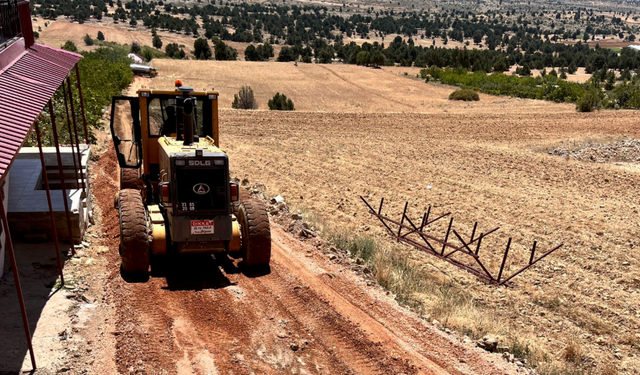 Silifke’de arazi yolları bakımda