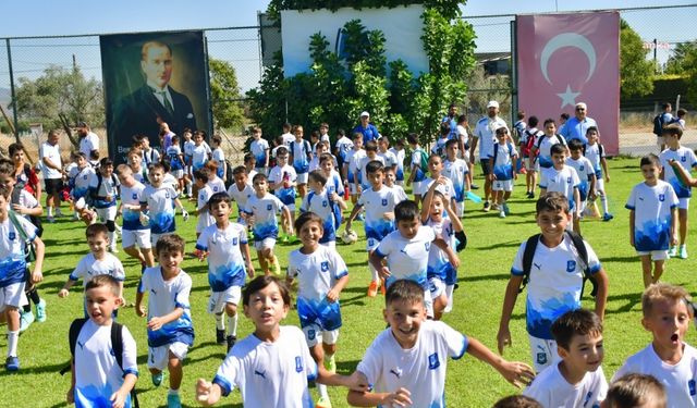 Yunusemre Belediyespor'un yaz futbol okulu sona erdi