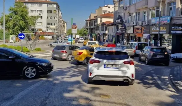 Bursa'da Çekirge Meydanı trafikle boğuşuyor