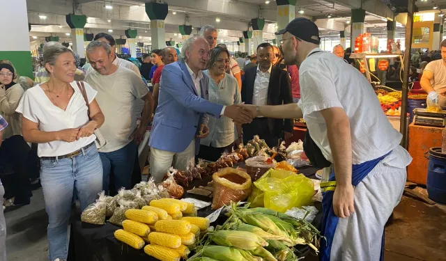 İzmit'te Başkan Vekili'nden pazarcı esnafına 'hayırlı işler'