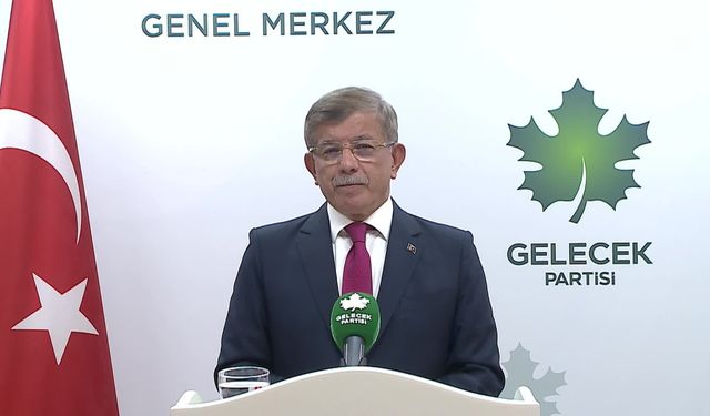 Ahmet Davutoğlu "genç teğmenleri" eleştirdi: "Beni rahatsız eden husus, bir grup mezunun ana mezun kitlesinden ayrı bir tutum sergilemelidir"