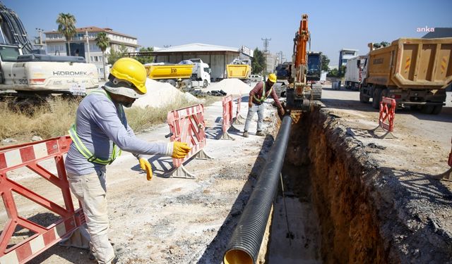 Antalya Büyükşehir Belediyesi, Döşemealtı’nda kanalizasyon çalışmalarını sürdürüyor