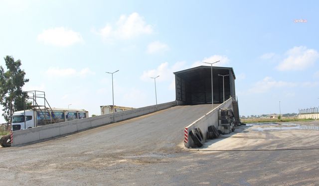 Antalya Büyükşehir Belediyesi'nin Manavgat'taki katı atık transfer tesisi tam kapasite çalışıyor