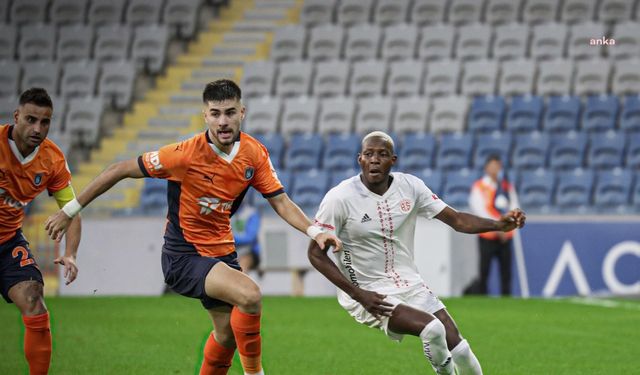 Başakşehir sahasında Antalyaspor'u 5-2 mağlup etti. 